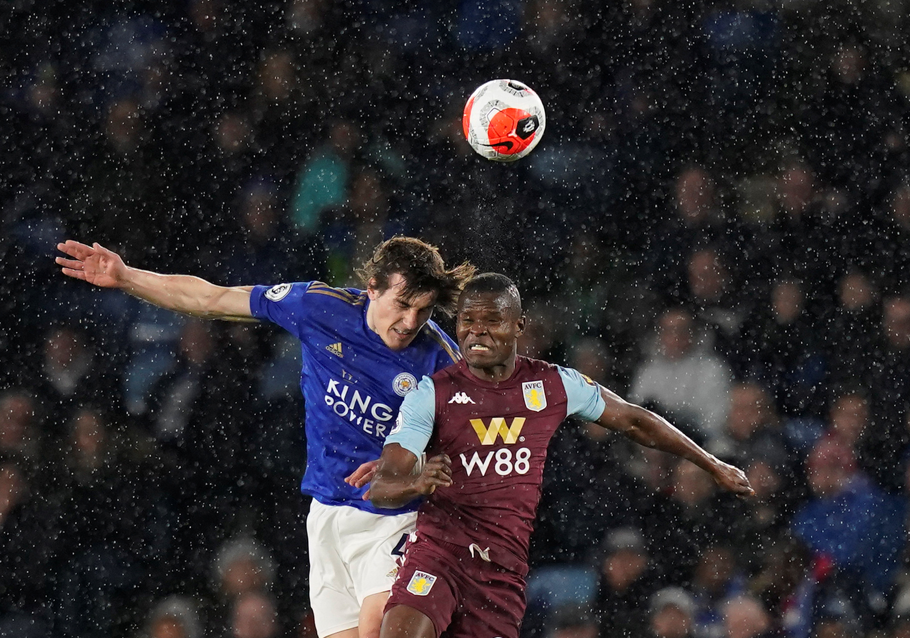 格雷森·阿伦半场高效表现，成为球队关键人物（格雷森·阿伦半场高效发挥，成为球队核心力量）